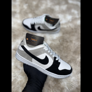 Dunk Low SB Preto/Branco/Cinza
